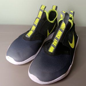 Nike Boys Size 4Y Flex Runner AT4662-019 Black Gray Running Shoes Sneakers